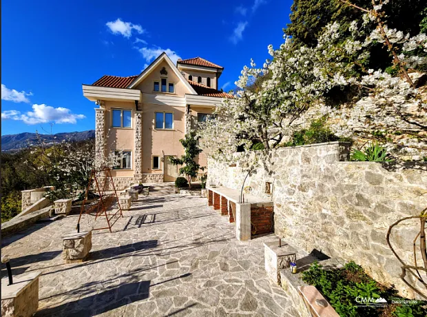 Rustovo'da 5 Yatak Odalı Villa, 392 m²